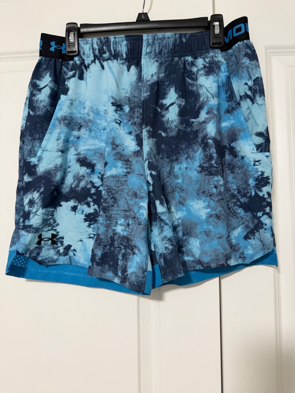 Under Armour Men’s Light Blue and Navy Tie-Dye Athletic Shorts